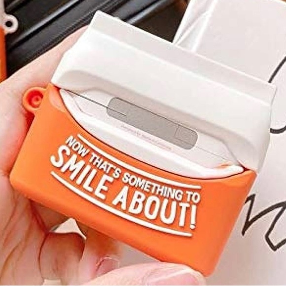 ⭐️ NEW - AirPod Pro Novelty Gold Fish Crackers Case - Picture 3 of 3